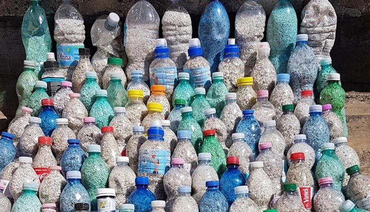 इस दंपत्ति को बोतल में छिपाई गई मिट्टी पड़ी लाखों की, पूरा माजरा हैरान करने वाला weird case,jail for sand,sardinia beach,italy,couple arrested for sand theft