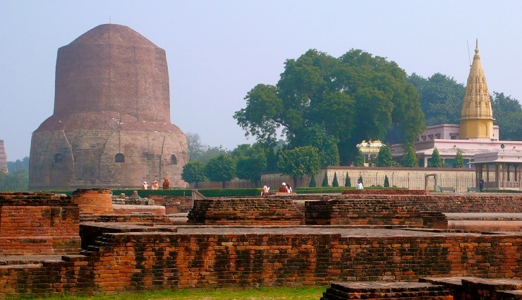 varanasi,uttar pradesh,best tourist places,cultural and spiritual haven,varanasi ghats,kashi vishwanath temple,sarnath,banaras hindu university,ganga aarti,religious tourism,historical sites