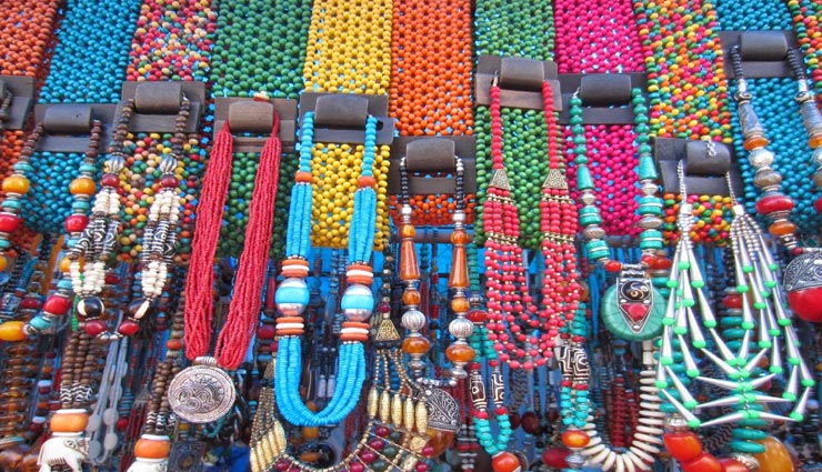 delhi,delhi market,shopping market,karva chauth,karva chauth shopping