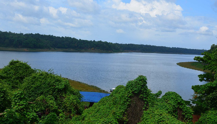 beautiful lakes kerala,vembanad lake,ashtamudi lake,pookode lake,sasthamkotta lake,paravur kayal,punnapra vayalar,akkulam lake,mananchira lake,vellayani lake,kuttanad lake,kerala lakes tourism,kerala backwaters,kerala nature spots,kerala water bodies,kerala travel guide