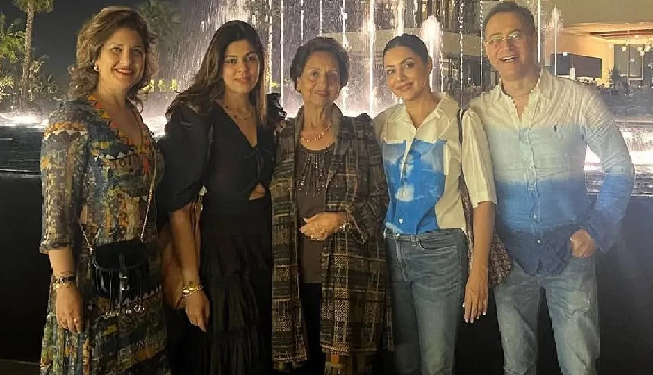 शाहरुख खान की सास सविता का डांस वीडियो वायरल, 79 की उम्र में स्टेप्स देख फैन्स हुए हैरान