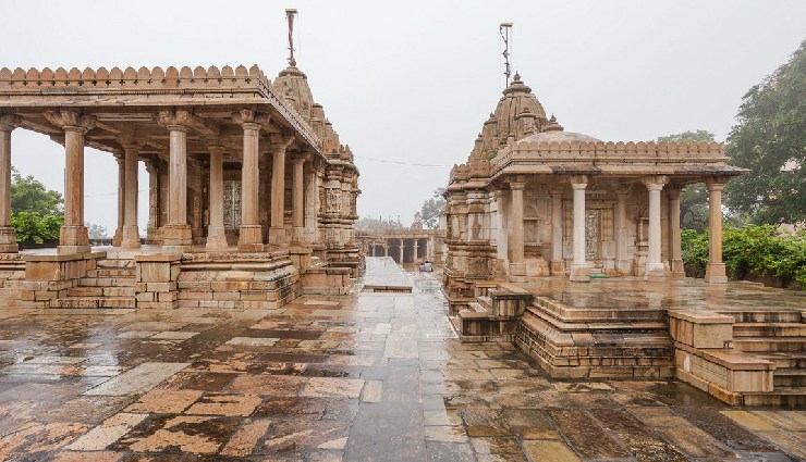 explore 6 must-visit temples in chittorgarh for a spiritual journey: shyama temple,kalika mata temple,meera temple,samadhishvara temple,sanwariyaji temple,and sathis deori temple.