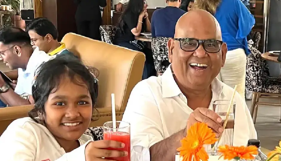 दोस्ती का अनोखा रिश्ता: सतीश कौशिक के बाद भी निभा रहे साथ, उनकी बेटी के लिए गार्जियन बने Anupam Kher दोस्ती का अनोखा रिश्ता: सतीश कौशिक के बाद भी निभा रहे साथ, उनकी बेटी के लिए गार्जियन बने Anupam Kher