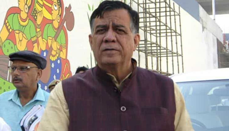 गड़बड़ी का खुलासा, आयुष्मान भारत योजना में यूपी के मंत्री का परिवार भी शामिल 