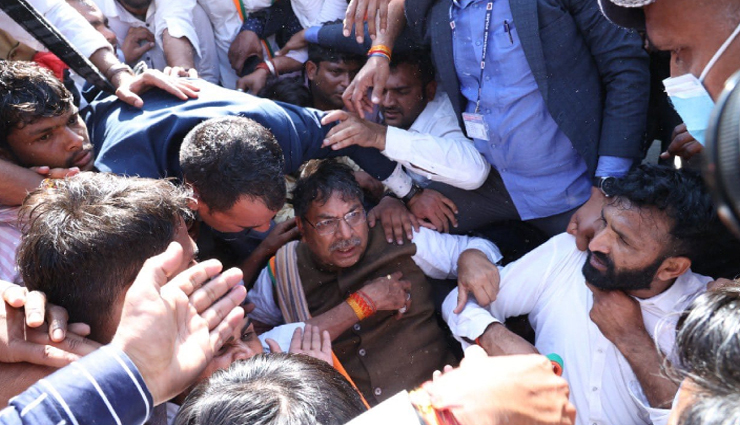 REET पेपर धांधली को लेकर लगातार दूसरे दिन बीजेपी का प्रदर्शन, पुलिस लाठीचार्ज के विरोध में धरना