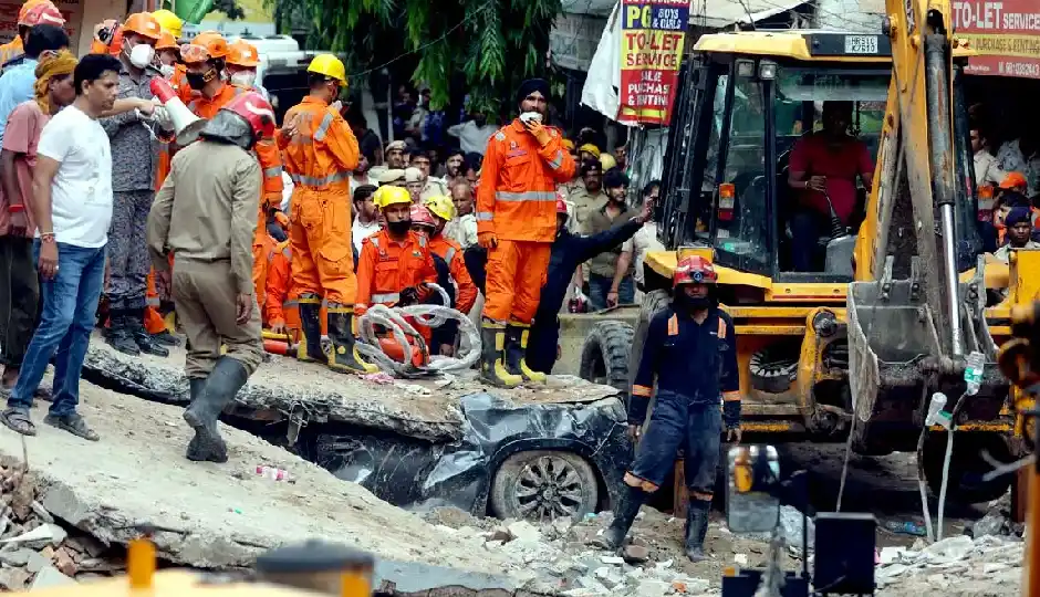 सत्य निकेतन हादसे के बाद MCD का बड़ा एक्शन, दिल्ली में 41 जगहों पर ध्वस्तीकरण; 61 संपत्तियां सील