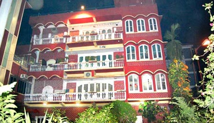 luxurious houses,cricketers,cricketers luxurious houses,cricketers luxurious houses pics,ricky ponting house,sachin tendulkar house,sourav ganguly house,shane watson house,shane warne house