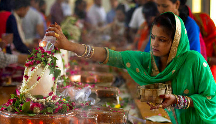 सावन में प्रदोष व्रत की महिमा है निराली, मिलता है पुण्य 