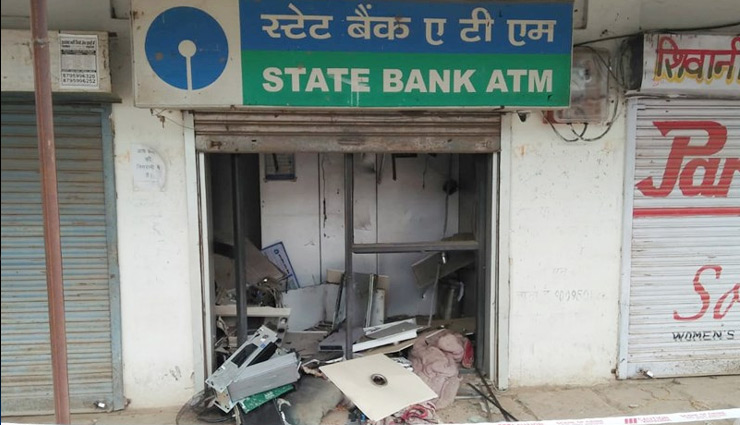 मध्य प्रदेश / पन्ना में चोरों ने डायनामाइट लगाकर उड़ाया SBI ATM, लूट लिए 7 लाख