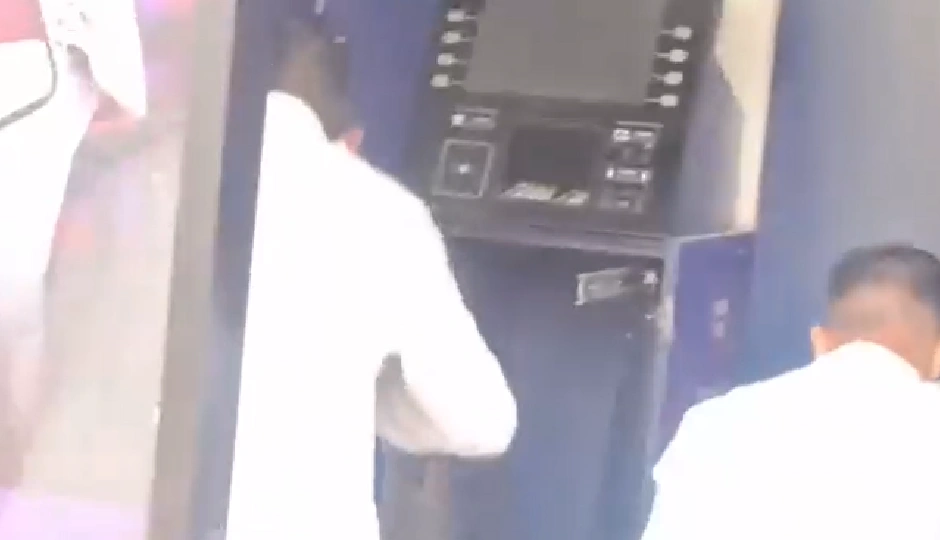 सीकर: गैस कटर से ATM मशीन काट ले गए बदमाश, इलाके में मचा हड़कंप