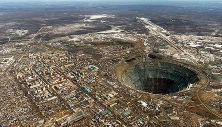 examples of the scarred earth,scarred earth,mir mine,russia,gosses bluff crater,australia,diavik diamond mine,canada,meteor crater,usa,kimberley big hole,south africa,pingualuit crater,canada