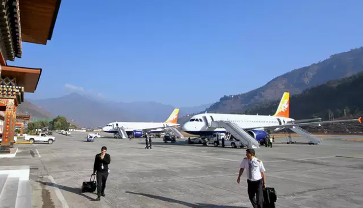 scariest airports around the world,scary airports,toncontin international airport,tegucigalpa,honduras,gibraltar airport,gibraltar,nantucket memorial airport,nantucket,massachusetts,paro international airport,paro,bhutan,yeager airport,charleston,west virginia,barra airport,barra,scotland