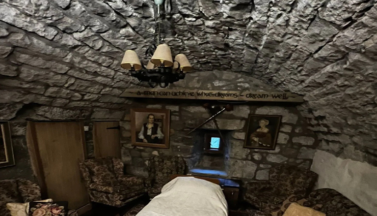 सोशल मीडिया पर वायरल हुआ होटल का यह भूतिया कमरा, लगता है एक रात का 3 लाख रुपये किराया