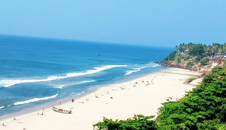 varkala beach,munnar hill station,thekkady wildlife sanctuary,silent valley national park,backwaters of alleppey,kerala,scenic places in kerala