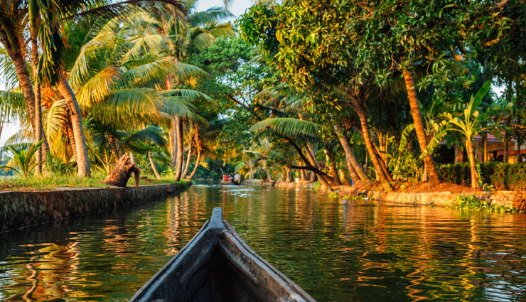 varkala beach,munnar hill station,thekkady wildlife sanctuary,silent valley national park,backwaters of alleppey,kerala,scenic places in kerala