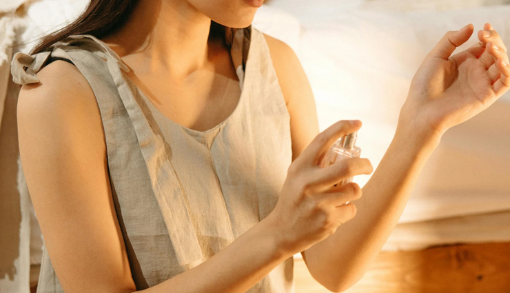 long-lasting perfume tips,how to apply perfume,make fragrance last,scent hacks,perfume longevity,fragrance guide,signature scent,perfume tricks,smell fresh all day,perfume application tips