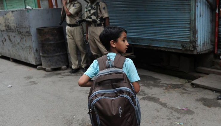 जम्मू-कश्मीर : बॉर्डर से 5 किलोमीटर दूर तक के सभी स्कूल बंद रहेंगे, दिल्ली मेट्रो नेटवर्क पर रेड अलर्ट जारी