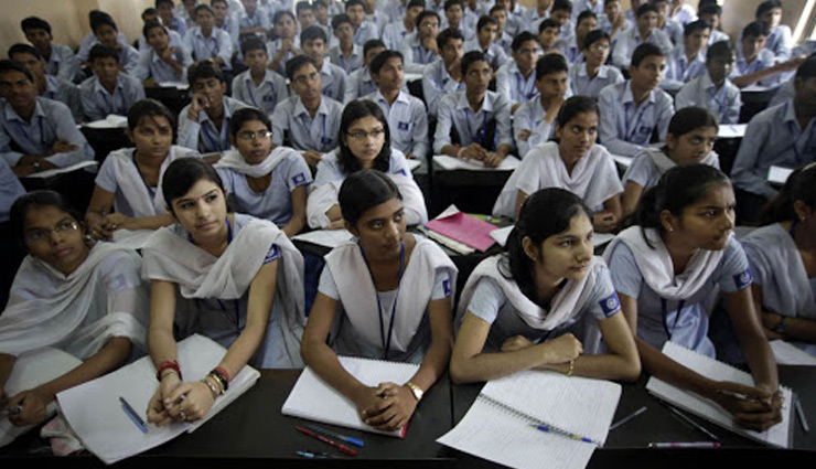 कोरोना संकट के बीच सरकार ने स्कूली श‍िक्षा में बदलाव का लिया फैसला, बदलेंगी किताबें आएगा नया सिलेबस