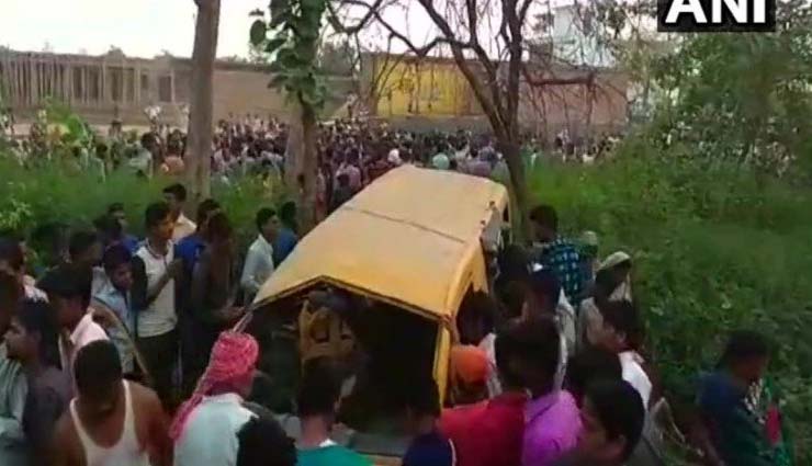 कुशीनगर हादसा : स्कूल वैन और ट्रेन की भीषण टक्कर, 13 बच्चों की मौत