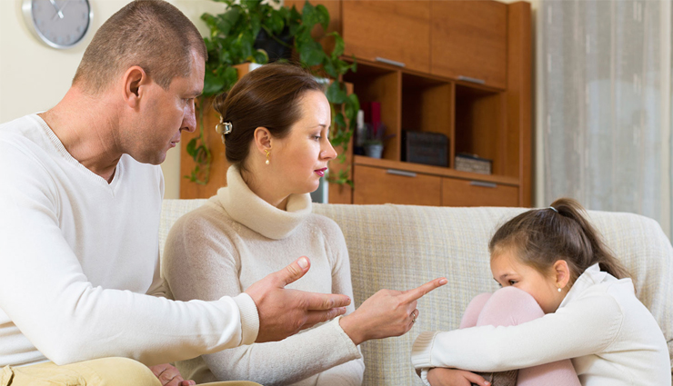 ना करें बच्चों को सभी के सामने डांटने की गलती, इस तरह पड़ता हैं उनपर बुरा असर scolding child,child care tips,children,relationship tips