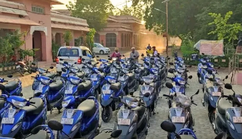 राजस्थान: देवनारायण योजना में बड़ा बदलाव, छात्राओं को अब हर साल मिलेंगी 4,240 स्कूटियां