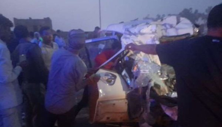 uttar pradesh,agra,scorpio,container,accident news,hindi news