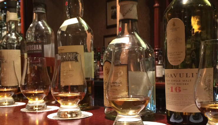 edinburgh,must visit places in edinburgh,edinburgh tourist places,visit edinburgh castle,enter the world of illusions,drink scottish whisky,relax at the princes street gardens,travel,holidays,travel guide