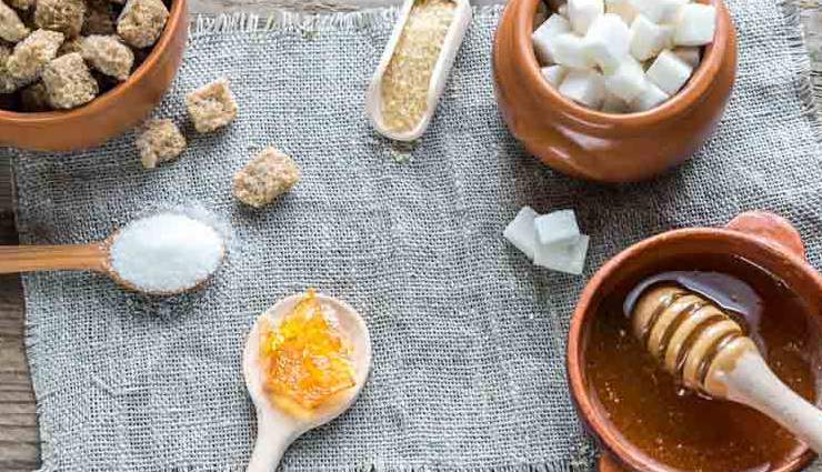 sugar and honey,yogurt and sugar,sugar and vitamin e,sugar and papaya,oatmeal and water,banana and oatmeal,yogurt and oatmeal,oatmeal and almonds,milk and coffee,yogurt and coffee,mashed strawberry,papaya and strawberry,kiwi and strawberry,baking soda and water,baking soda and honey,baking soda and lemon juice,homemade face scrub,face care tips,skin care tips