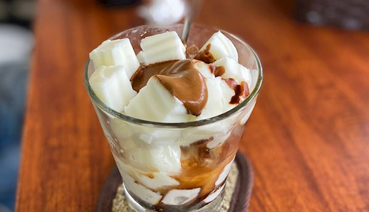 sugar and honey,yogurt and sugar,sugar and vitamin e,sugar and papaya,oatmeal and water,banana and oatmeal,yogurt and oatmeal,oatmeal and almonds,milk and coffee,yogurt and coffee,mashed strawberry,papaya and strawberry,kiwi and strawberry,baking soda and water,baking soda and honey,baking soda and lemon juice,homemade face scrub,face care tips,skin care tips