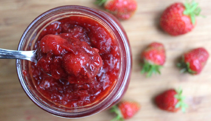 sugar and honey,yogurt and sugar,sugar and vitamin e,sugar and papaya,oatmeal and water,banana and oatmeal,yogurt and oatmeal,oatmeal and almonds,milk and coffee,yogurt and coffee,mashed strawberry,papaya and strawberry,kiwi and strawberry,baking soda and water,baking soda and honey,baking soda and lemon juice,homemade face scrub,face care tips,skin care tips