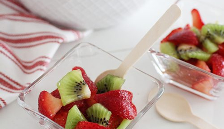 sugar and honey,yogurt and sugar,sugar and vitamin e,sugar and papaya,oatmeal and water,banana and oatmeal,yogurt and oatmeal,oatmeal and almonds,milk and coffee,yogurt and coffee,mashed strawberry,papaya and strawberry,kiwi and strawberry,baking soda and water,baking soda and honey,baking soda and lemon juice,homemade face scrub,face care tips,skin care tips