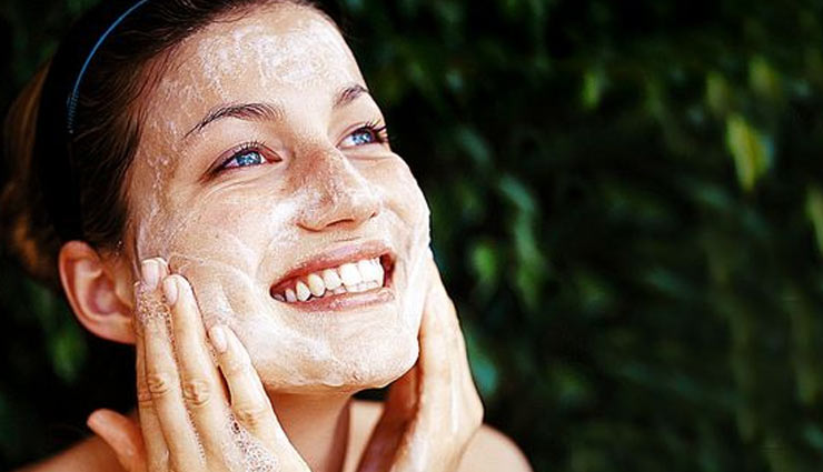 इन टिप्स को फॉलो कर लॉकडाउन में बढ़ाए अपनी खूबसूरती enhancing beauty tips,beauty tips,fashion tips,fashion trends,increasing beauty,skin treatment tips at home,natural remedies,coronavirus