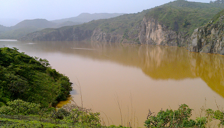 deadliest places for scuba diving,scuba diving in the world,battery acid bath,lake nyos,the boiling lake,iceberg b 15,the blue hole