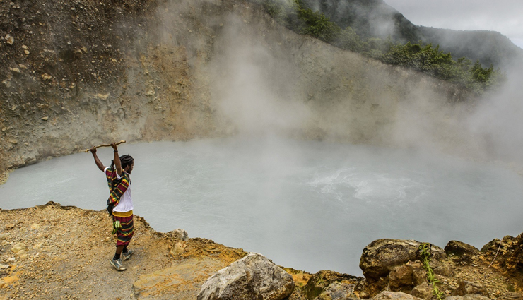 deadliest places for scuba diving,scuba diving in the world,battery acid bath,lake nyos,the boiling lake,iceberg b 15,the blue hole