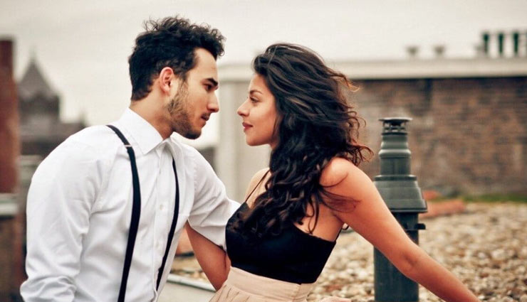 woman hides things,relationship,mates and me