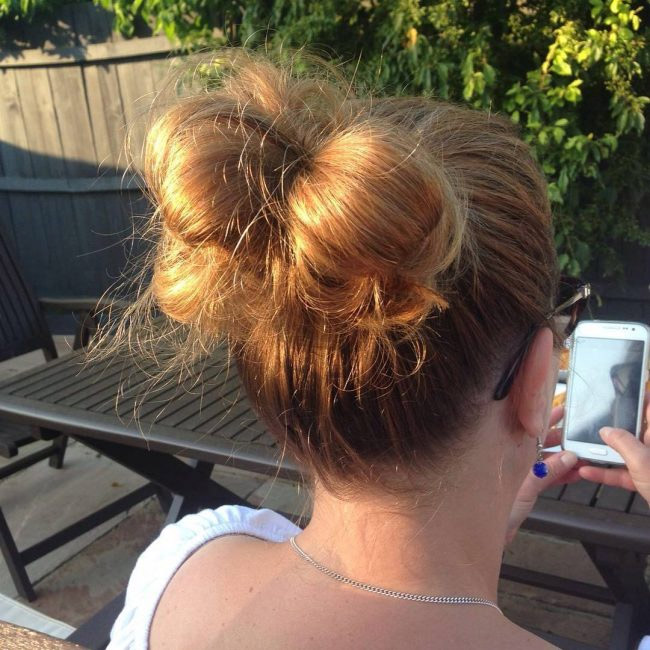 स्टाइलिश बन जो लगा देंगे आपकी सुन्दरता में चार चाँद rosy bun,braided bun,french bun,high bun hairstyle with bangs,sectioned bun,trending bun,bun hairstyle