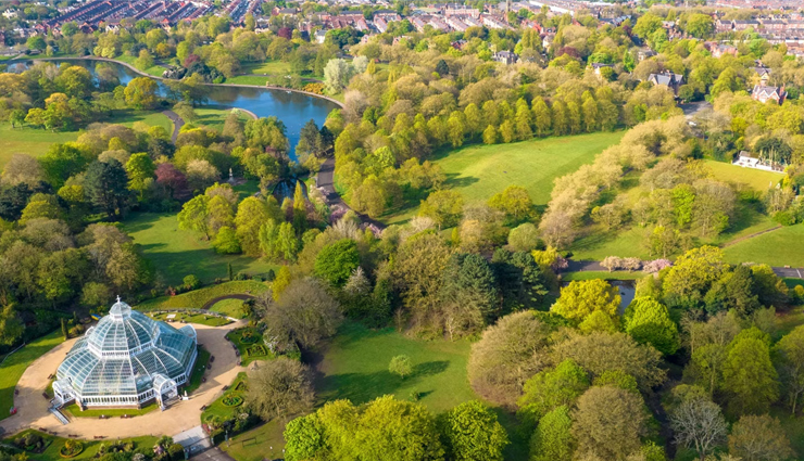 largest city parks in england,england biggest urban parks,urban green spaces in england,expansive city parks in the uk,green oases in english cities,england vast urban green areas,iconic city parks in england,recreational parks in english cities,england urban natural retreats,exploring city parks in england