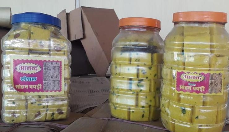 शुद्ध के लिए युद्ध : गंदगी के बीच बन रही थी मिठाइयां, कारवाई कर जब्त किए गए छह रसोई गैस सिलेंडर news,latest news,news in hindi,crime news,rajasthan,ajmer,bad material found in factorey