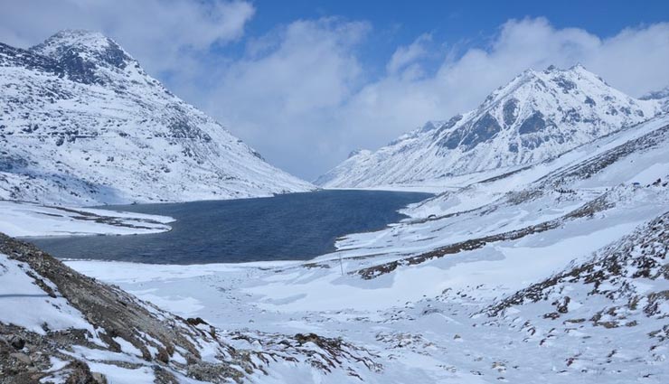 5 most beautiful places in india,hogenakkal falls,sela pass,bhedaghat,sand dunes,jaisalmer,nohkalikai falls,cherrapunji