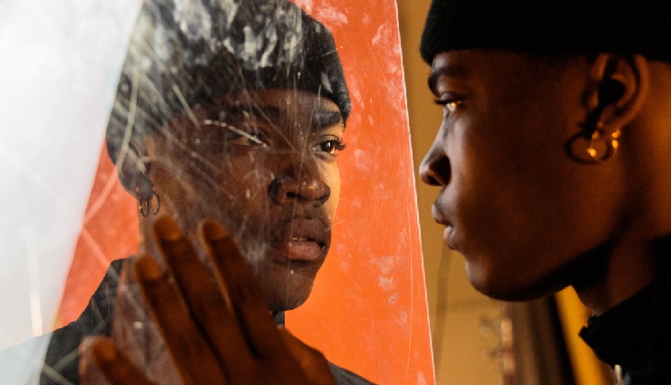 emotionally unavailable husband,signs of emotional unavailability,emotional distance in marriage,lack of emotional connection,relationship challenges,when to leave emotionally unavailable partner,causes of emotional unavailability,how to deal with emotionally distant husband,emotional intimacy issues,marriage advice