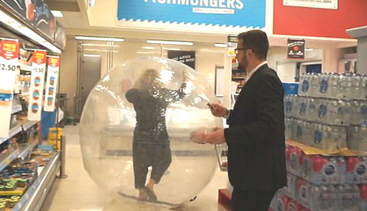 coronavirus,self isolation,women,weird news