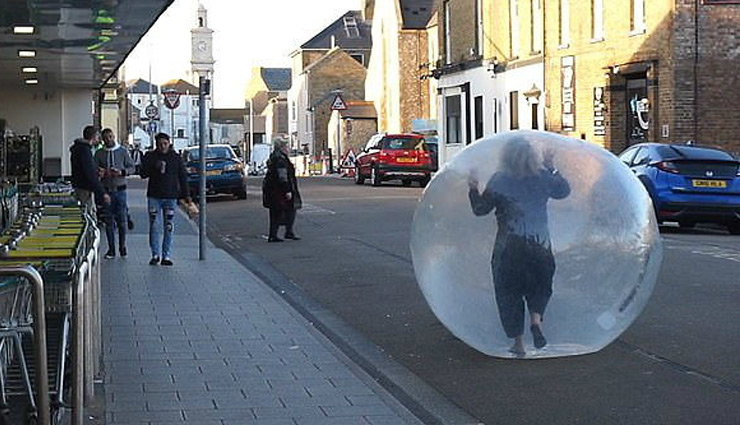 coronavirus,self isolation,women,weird news