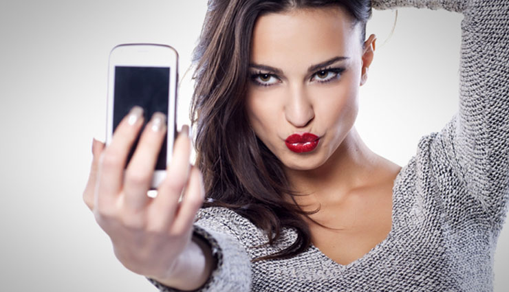 अगर आपको भी है सेल्फी लेने के शौक, तो एक बार इसे जरुर पढ़ ले