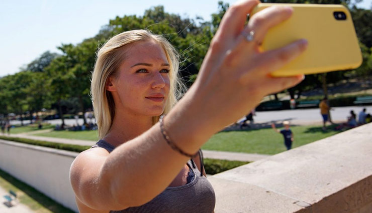 selfie,selfie addiction,relationship