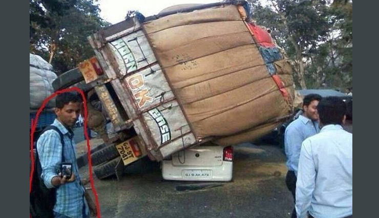 entertainment,technology,10 worst selfie moments,worst selfies ever takes,worst selfie around the world,selfie addiction,selfies,mobiles