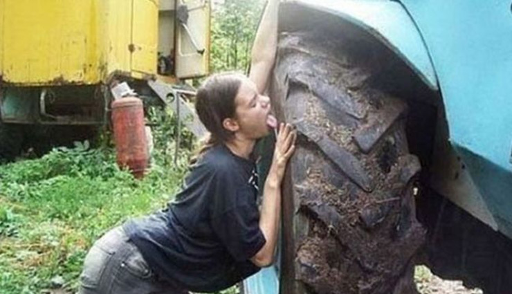 entertainment,technology,10 worst selfie moments,worst selfies ever takes,worst selfie around the world,selfie addiction,selfies,mobiles