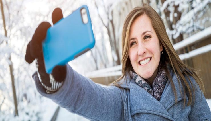 सेल्फी बन रही है रिश्तों में दरार की वजह, जानें इसके 5 कारण