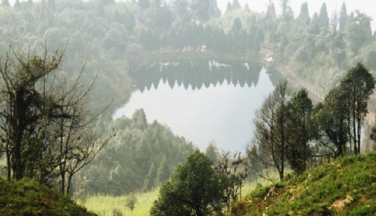beautiful lakes in west bengal,mirik lake,jore pokhri lake,senchal lake,rasikbil lake,rabindra sarovar lake,santragachhi jheel,motijhil lake,benuka lake,amarabati lake,kolkata lake,kapil muni temple lake,samsing lake,bethuadahari lake,tajpur lake,west bengal tourism,scenic lakes,nature in west bengal,boating in west bengal lakes,top lakes to visit in west bengal