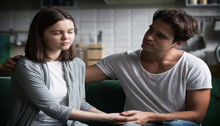 सेंसेटिव गर्लफ्रेंड से कभी ना कहें ये 5 बातें, आ सकती है रिश्तों में दराद