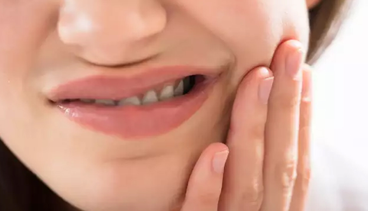10 Best Ways To Treat Sensitive Teeth Naturally